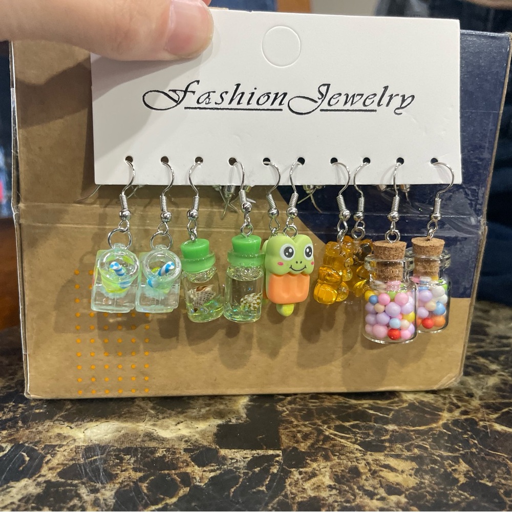 Fashion earrings  5 pairs